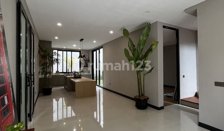DIJAMIN MURAH RUMAH NYAMAN ADEM VERSAILLES BSD