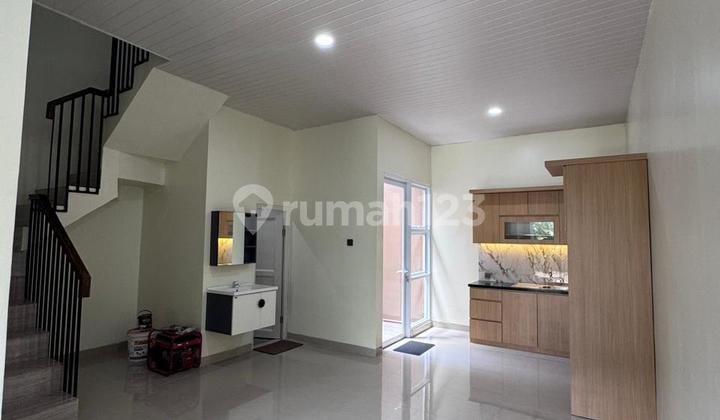 RUMAH 3 LANTAI ADA ATTIC ROOM DI GREENWICH BSD SIAP HUNI