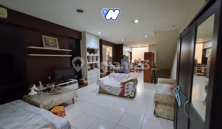 Bebas Banjir, Ruko, 3 Lantai, SHM, Dekat Akses Bus Kota, di Merdeka