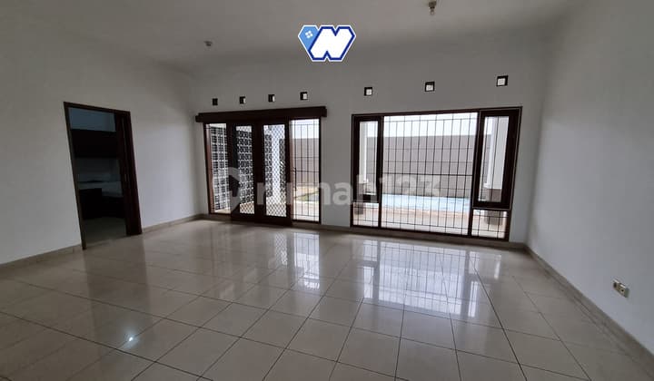 Bebas Banjir, Rumah, 2 Lantai, SHM, Dekat Tempat Ibadah, di Batununggal