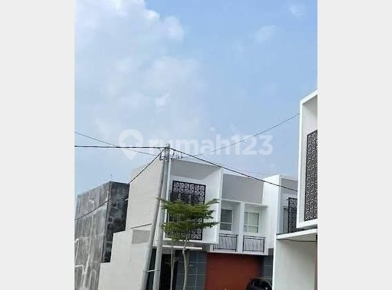 Disewakan Rumah 2 Lantai Semi Furnish di Karangploso Malang
