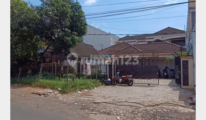 TURUN HARGA 3 M ! Dijual Rumah Klasik di Langsep Malang