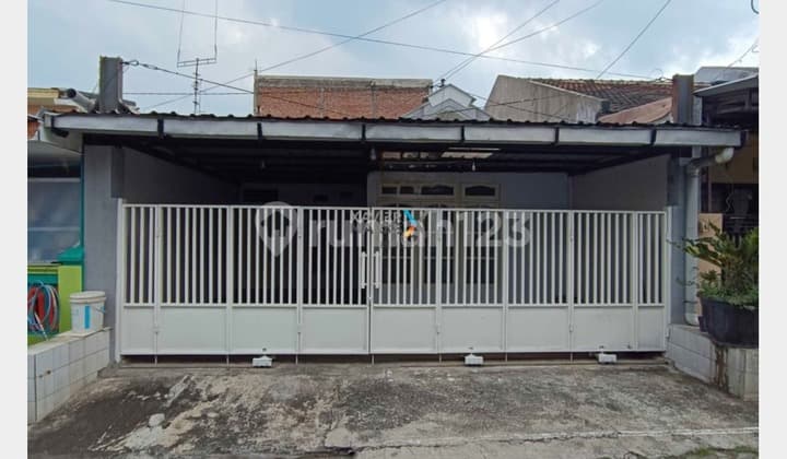 For Sale Well-Maintained Minimalist House Ready to Occupy in Sawojajar Malang