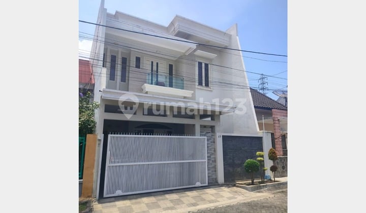 Disewakan rumah 2 lantai Di Blimbing Malang