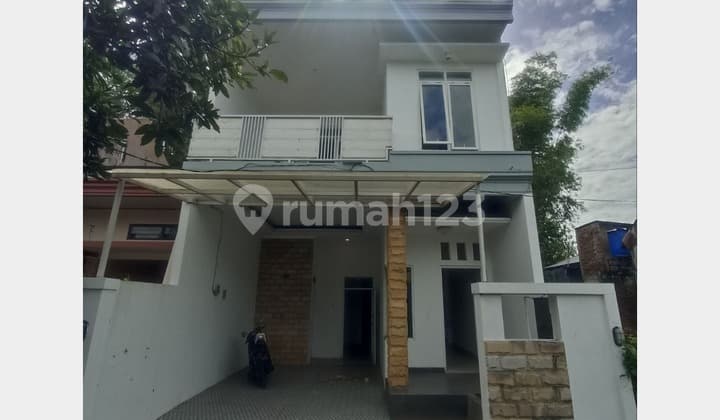 Rumah Baru, 2 Lantai Siap Huni, Sukun - Kota Malang