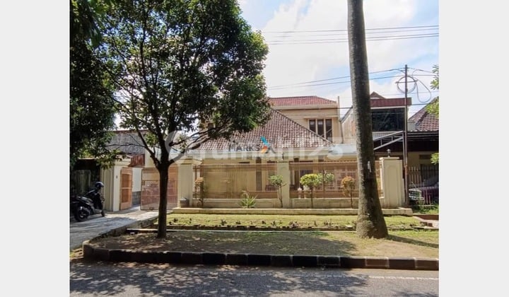 Dijual Rumah Klasik Terawat di Daerah Pulau-Pulau, Klojen Malang