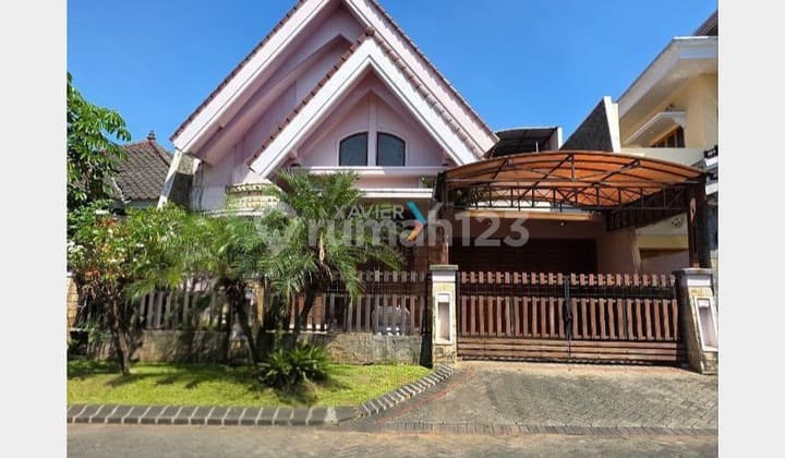 For Rent Semi-Furnished House in Istana Dieng, Malang
