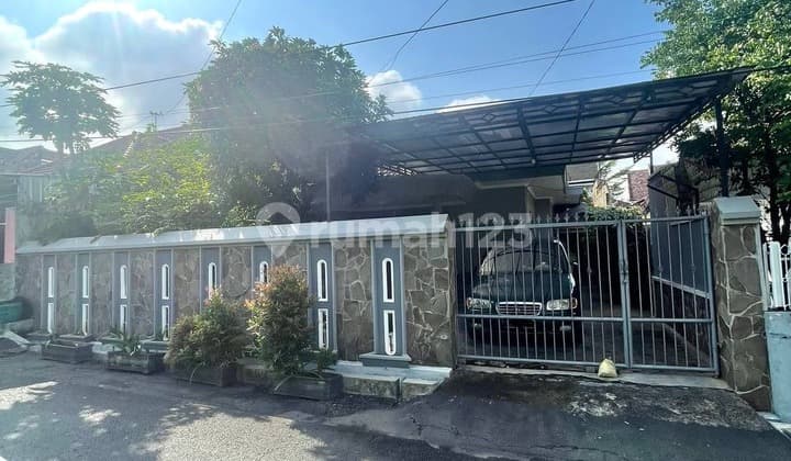 Urgently For Sale Well-Maintained House In Kalpataru Klojen Malang