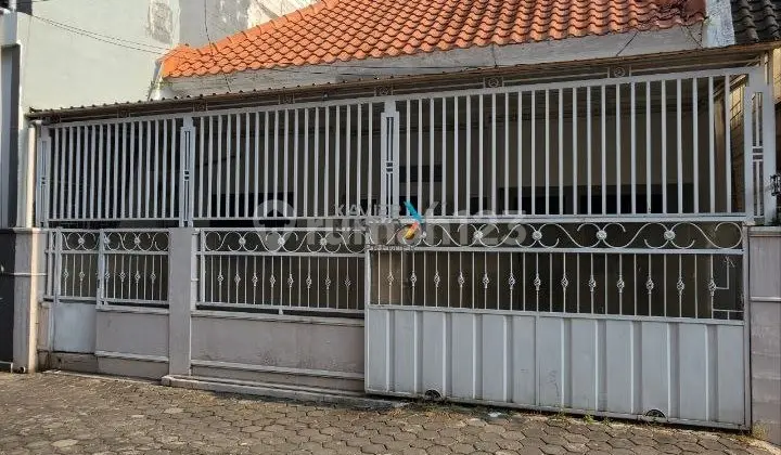 Translation: For Sale Ready-to-Occupy House on Jalan Candi Mendut Malang