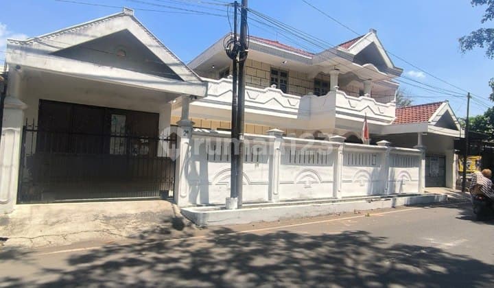 Large House for Sale, Suitable for Clinic / Office in Arjosari Malang
