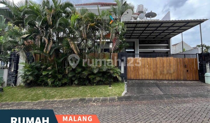 Luxury Modern Tropical House on Jalan Kembar Villa Puncak Tidar, Malang