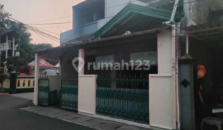 Rumah Posisi Hook di Pinang Ranti Jaktim