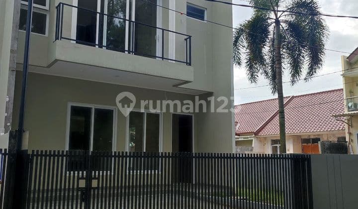Disewakan Rumah Hoek Baru Renovasi di Villa Melati Mas
