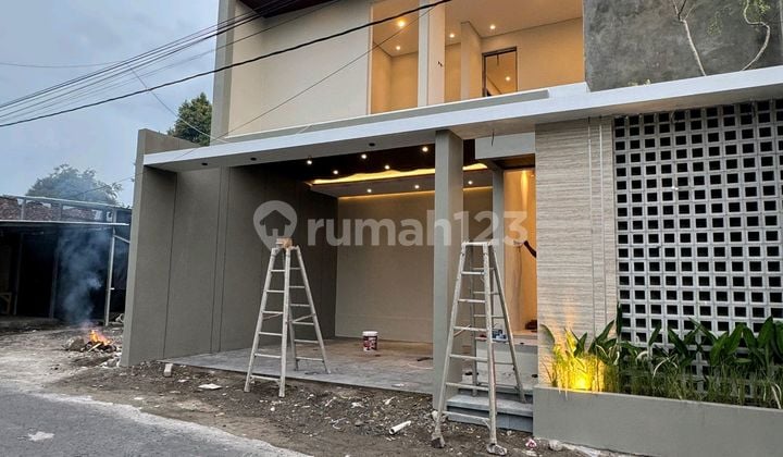 Dijual Rumah Mewah Lantai Dua Lokasi Sangat Strategis