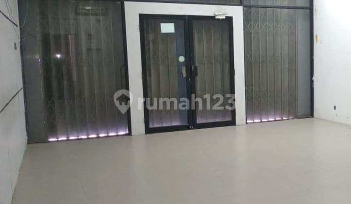 For Rent 3-Story Shop House in Caturtunggal Business Area, Depok Sleman