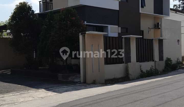 Dijual Rumah Siap Huni Ada Sisa Lahan Luas Lokasi Strategis