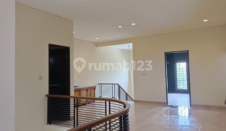 *House for Sale**Plot Dki - North Meruya*land 250m2building 380m2bedrooms 4+1studio/workspace room 1bathrooms 4+1ceiling 3.5mgarage 1carport 2facing Southshm*price: 3,950,000,000 Negotiable*