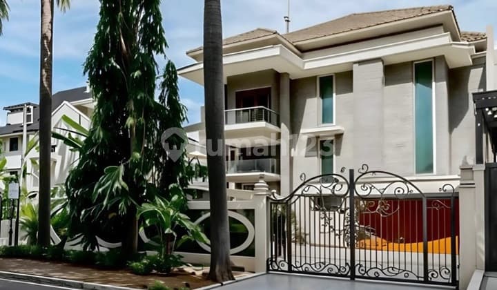 Rumah Puri Indah Boulevard Hadap Barat Mewah