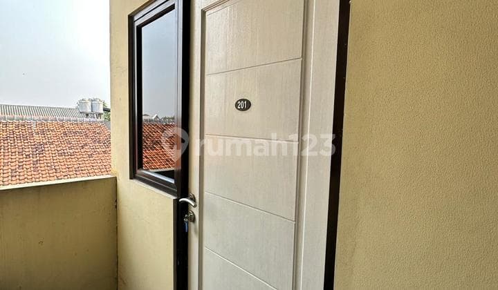 Kost Tdk Banjir di Bekasi Dkt Pakuwon Mall Dgn Kamar Mandi Dalam Ada Ada Area Parkir Mobil