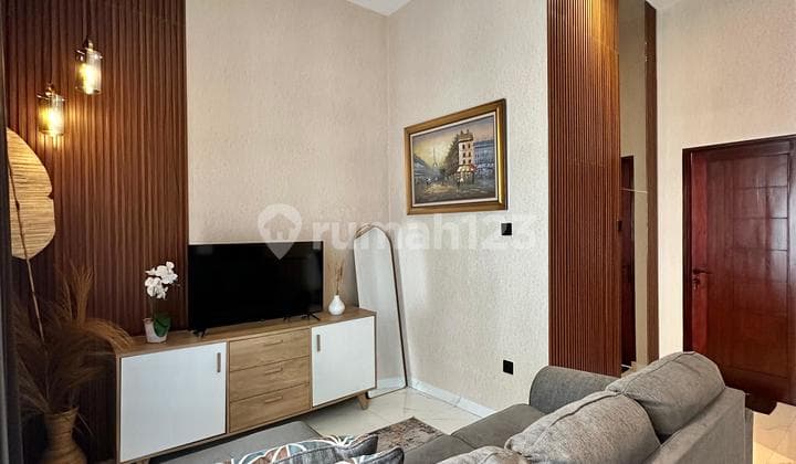 Rumah Mewah Full Furnished Flamboyan