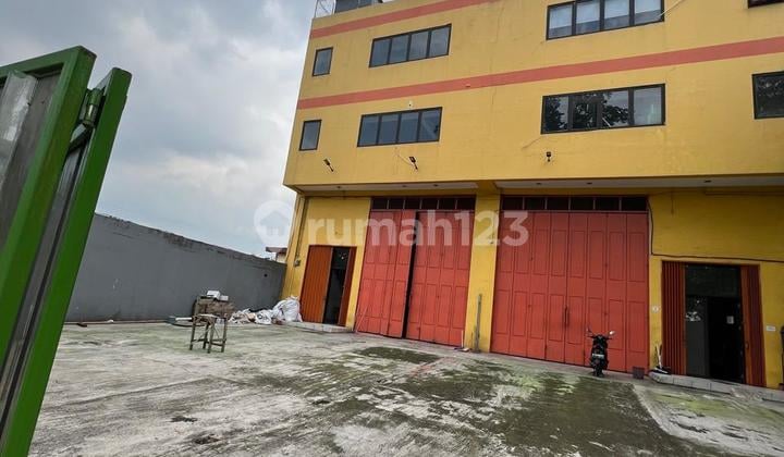 Gudang Batusari Pinggir Jalan 3 Lantai Daan Mogot Lift Barang