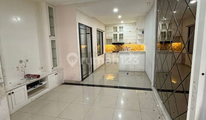 Rumah Sangat Bagus dan Terawat di Cluster Asia Green Lake City