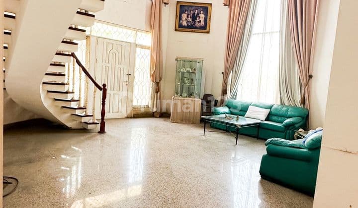 Luxury Home in Intercon, Kebon Jeruk, West Jakarta Strategic Location Negotiable