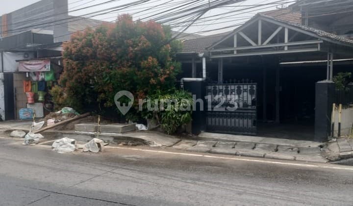 Turun Harga - Rumah Hitung Tanah Cocok untuk Gudang Samping Jalan Raya di Kalideres
