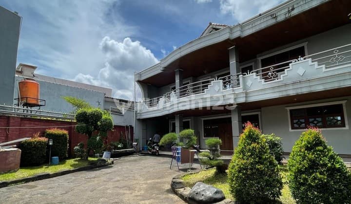 A nice, spacious, serene house in Cikini Pondok Aren