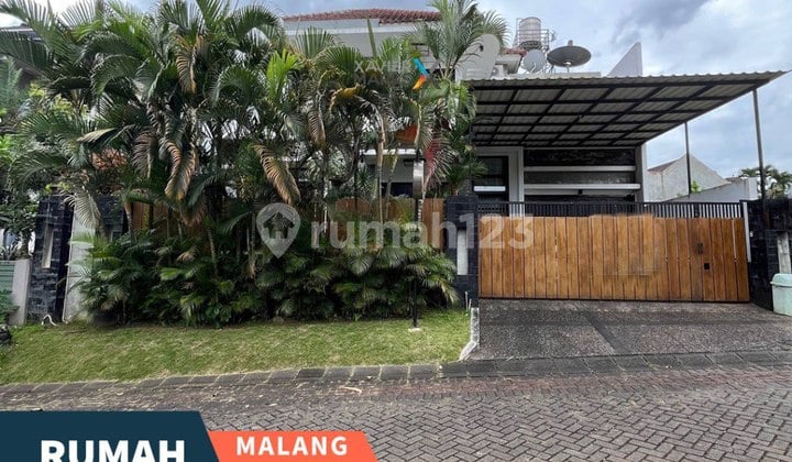 Rumah Tropis Modern Mewah di Jalan Kembar Villa Puncak Tidar Malang 
