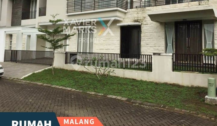 Rumah Mewah di Boulevard Cluster Greenwood Golf Kota Araya Malang