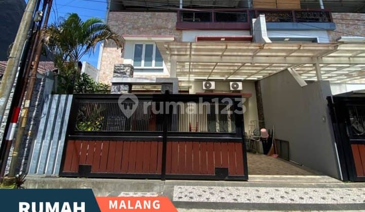 Modern House Plus Rooftop View of Beautiful Mountain in Borobudur, Lowokwaru Malang