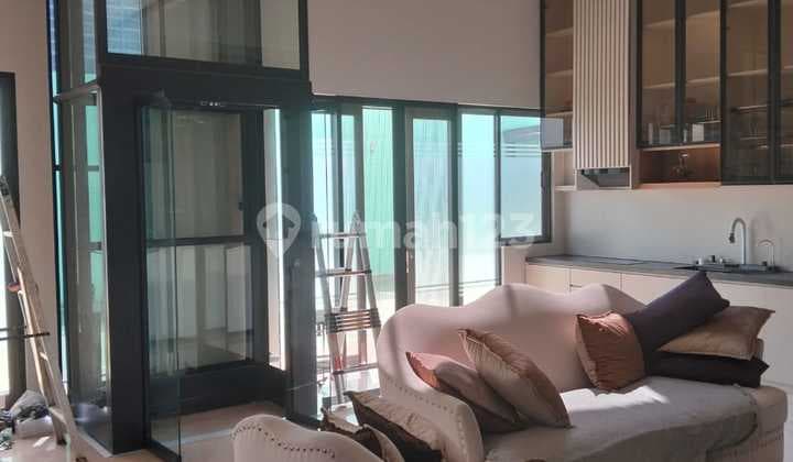 Rumah Mewah 2 Lantai di Cluster Leora dengan Kolam & Lift Pribadi