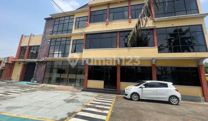 For rent, building suitable for LPK foundation & office in Mustikajaya.