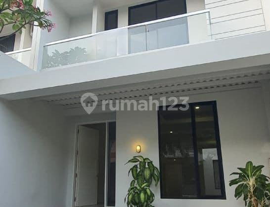 Dijual Rumah Dekat Pakuwon Mall Prime Location Spec Premium