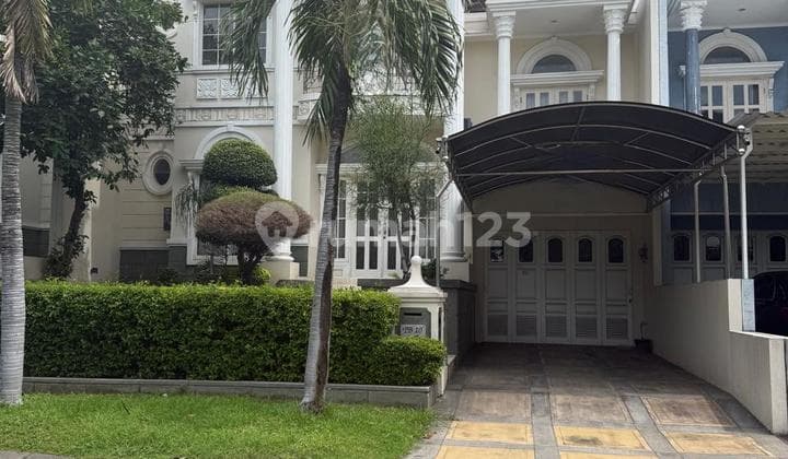 Dijual Rumah Mewah di Citraland Utama Bagus Terawat Full Furnish