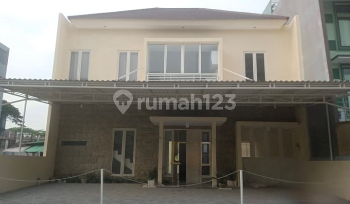 Citraland Utama Well-Maintained Good 2-Story House Citraland Utama Well-Maintained Good 2-Story House