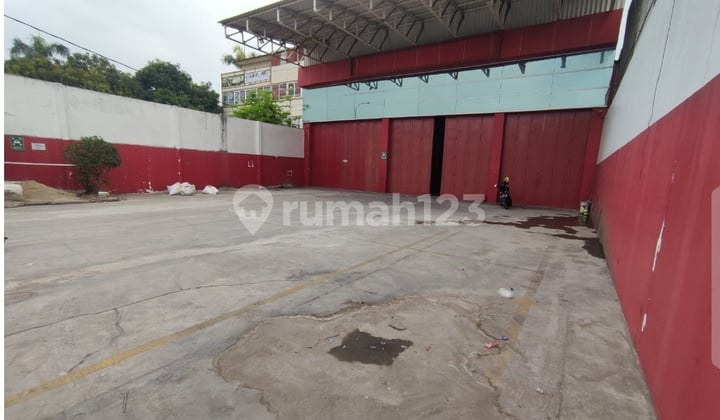 For Quick Sale: Cheap Building/Warehouse 1500m² Land Area, Suitable for Showroom, Located Along Sultan Agung Main Provincial Road, Bekasi City.