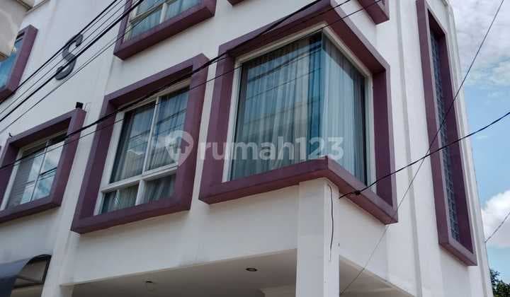 3.5-Storey Ready-to-Occupy House in Depok 1 – Strategic Location, Flood-Free & Negotiable Price!