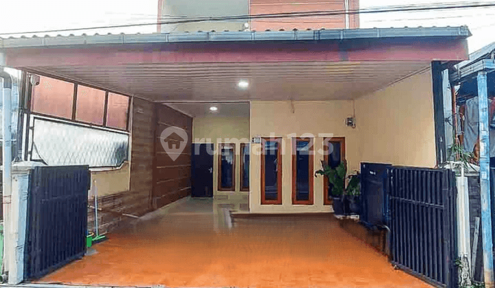 2-Storey House with SHM, Ready to Occupy in Perumnas Depok 2 Tengah - 4 Bedrooms, Land Area 114 m², Strategic Location in Sukmajaya