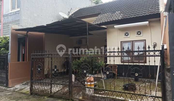 *Dijual Tanah Bonus Rumah Layak Huni Dalam Perum* *Lokasi* : *Jl. Kaliurang Km 8,5 Ngaglik Sleman Yogyakarta*Luas Tanah 105 M²Luas Bangunan 60 M²Shm + Imbkamar Tidur 2Kamar Mandi 1R Tamu, R Keluargadapur Legataman Depancarport/ Garasidalam Perumahanone Ga