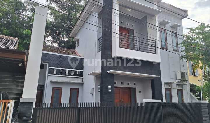 Rumah 2 Lantai Siap Huni Dalam Perum Dekat Uii