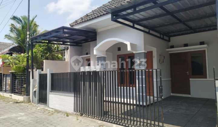 *Rumah Cantik Dalam Perum di Kayen Jl. Kaliurang Km. Yk*Luas Tanah 98 Mluas Bangunan 56 Mkamar Tidur 2 + 1Kamar Mandi 2Ruang Tamudapurtamancarportakses Jalan 4 M- SHM - Imb@ Lingkungan Perum Nasionalis, Aman & Nyaman@ Banyak Pendatang@ Dekat Fasum & Kulin