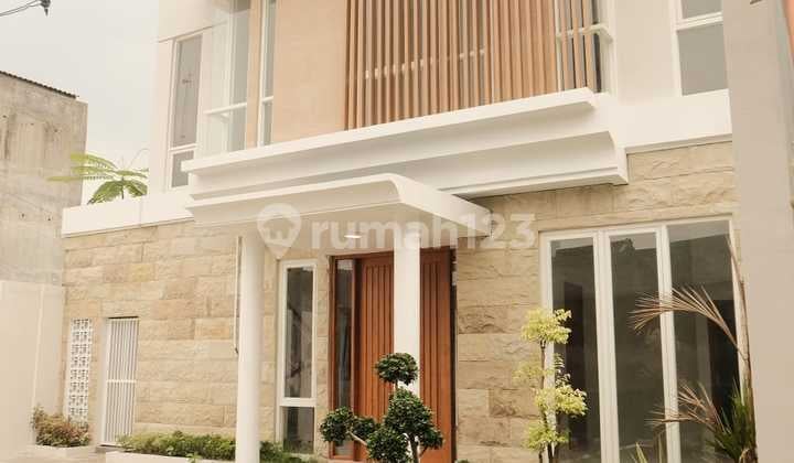 *jual Segera**tanah Luas, Rumah Cantik Minimalis Modern 2 Lantai Siap Huni Di Dekat Hotel Hyatt Jalan Palagan, Sendangadi, Mlati, Sleman, Yogyakarta*luas Tanah 199 Mtype Bangunan 140kamar Tidur 4kamar Mandi 4ruang Tamuruang Keluargadapurlistrik 5500 Vaair