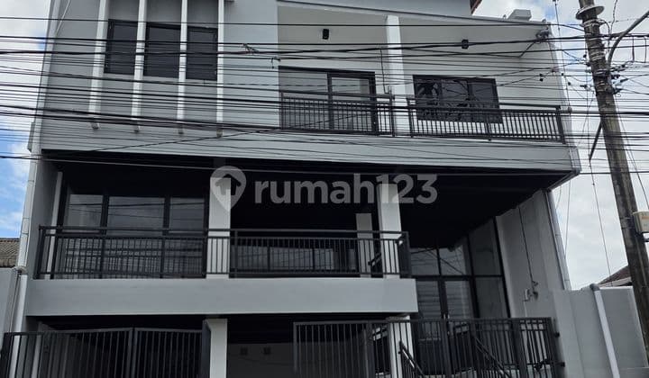 For Rent New 3-Story House In Krobokan