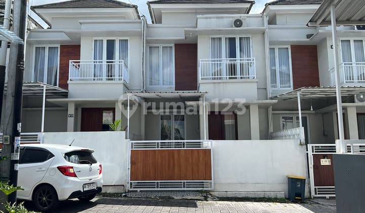 Disewakan Rumah 2 Lantai Minimalis One Gate Systems di Munggu