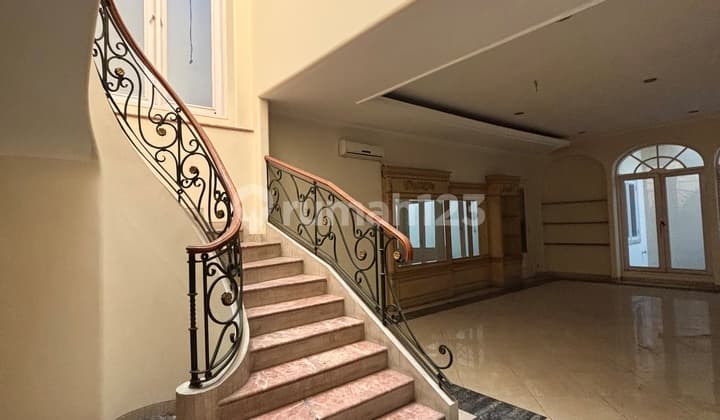 Large 2-Storey House in Sunter Ready to Occupy