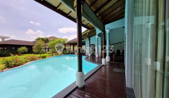 Rumah Mewah Luas Graha Helvetia