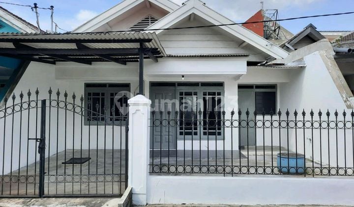 For Sale Well-Maintained Move-In Ready House, Pondok Tjandra Indah, Waru, Sidoarjo, Certificate of Land and Building Ownership. House in Pondok Tjandra Indah Sports Club, Jl. Taman Asri Selatan, Tambakrejo, Waru, Sidoarjo, East Java, Indonesia, 61256, Waru.