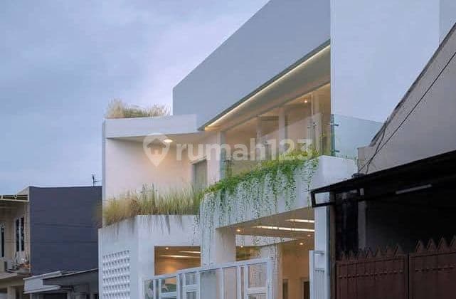 Jual Rumah 2,5 Lantai di Simpang Darmo Permai, Surabaya.